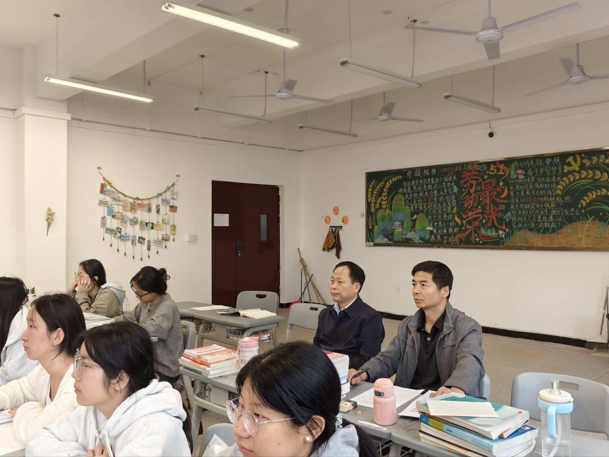 2026年春季学期党委委员、纪委书记徐文俊听思政课.jpeg