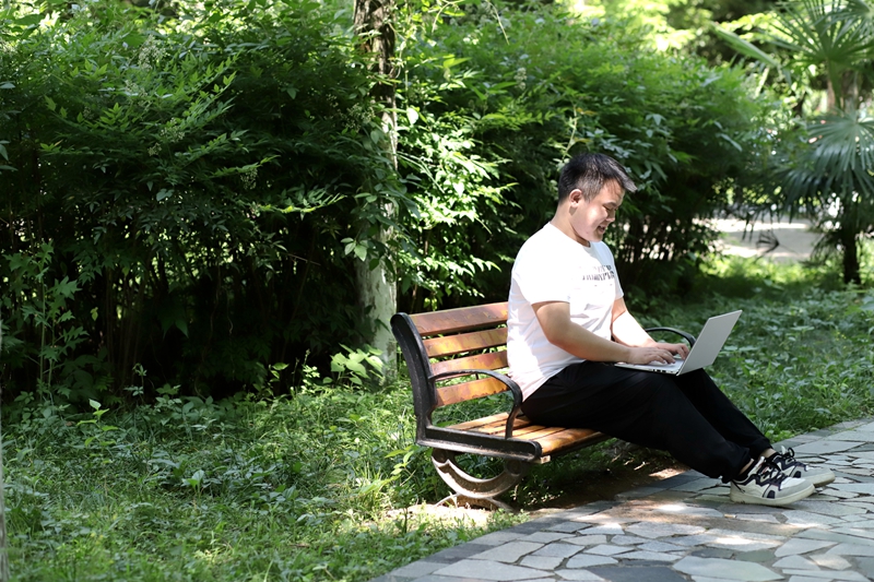 63ad4775741a2.jpg 王辉_副本.jpg