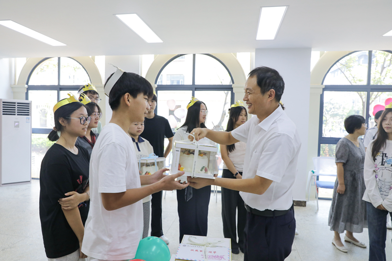 68ec9e2f08de8.jpg 2F4A0382.jpg