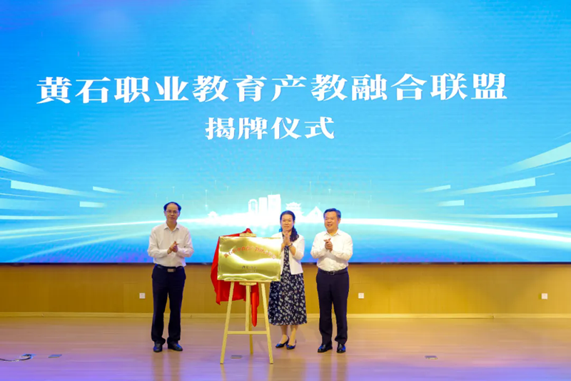 6a1cdb2400547.png 640.webp (1).png