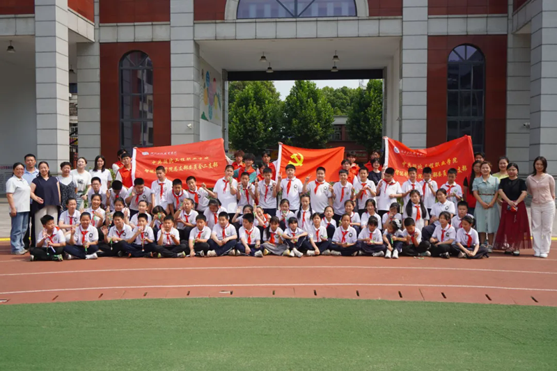 湖北工程职业学院 师韵端午 共祝安康 640.webp (5).png