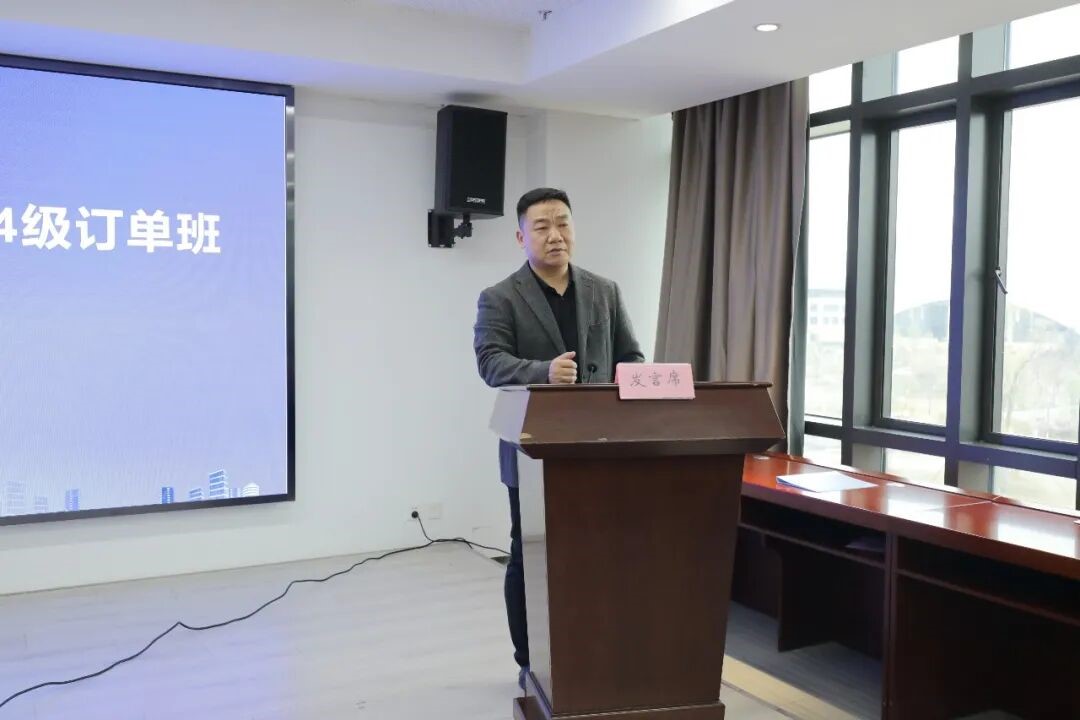 黄经理发言.jpg