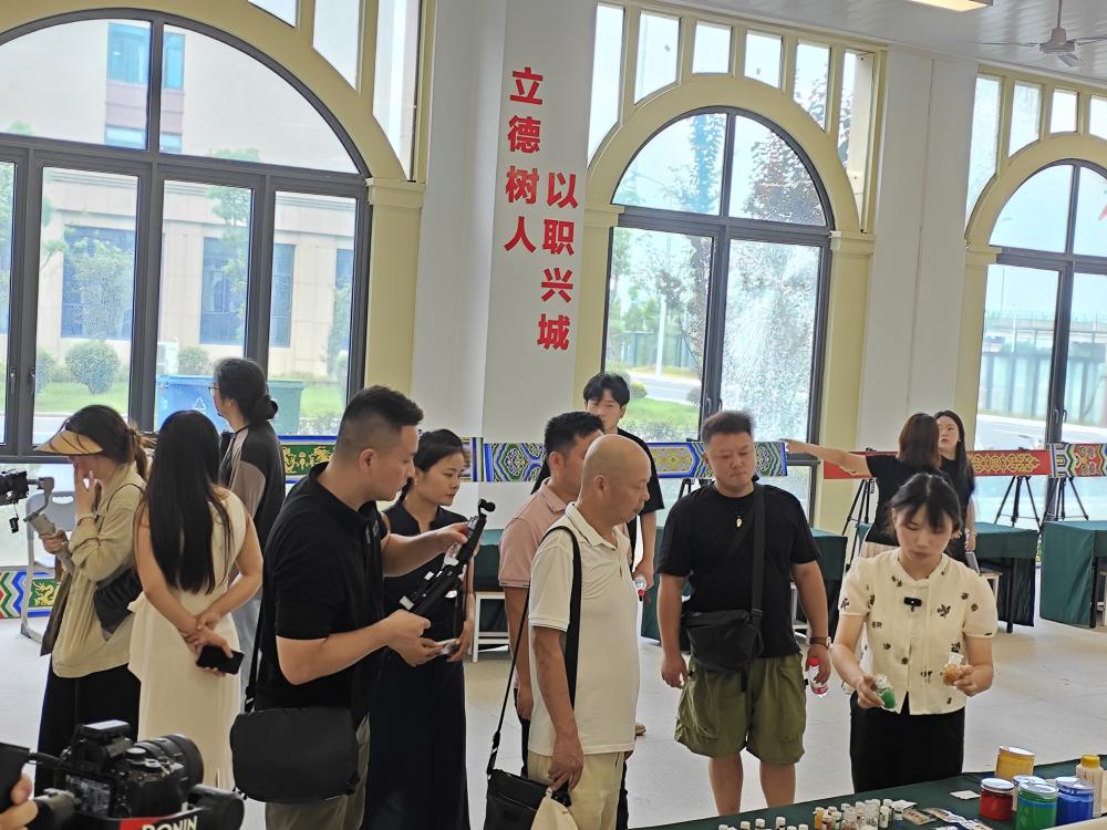 688ae2e9b2359.jpg 688ae2e9b2359.jpg