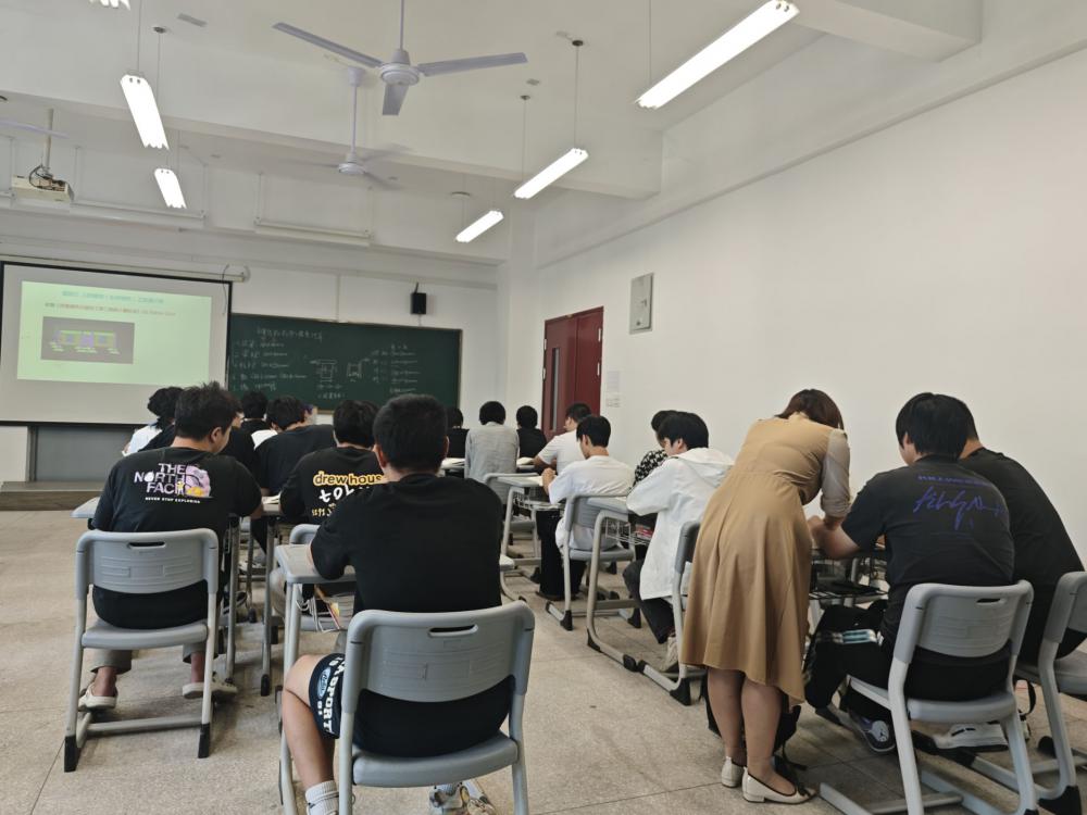 68d9d9203a496.jpg 听课2.jpg