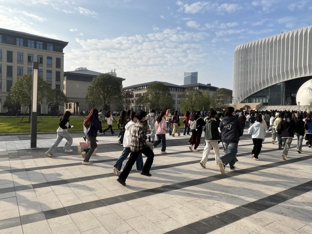 6915c55bc8a2c.png 图片2.png